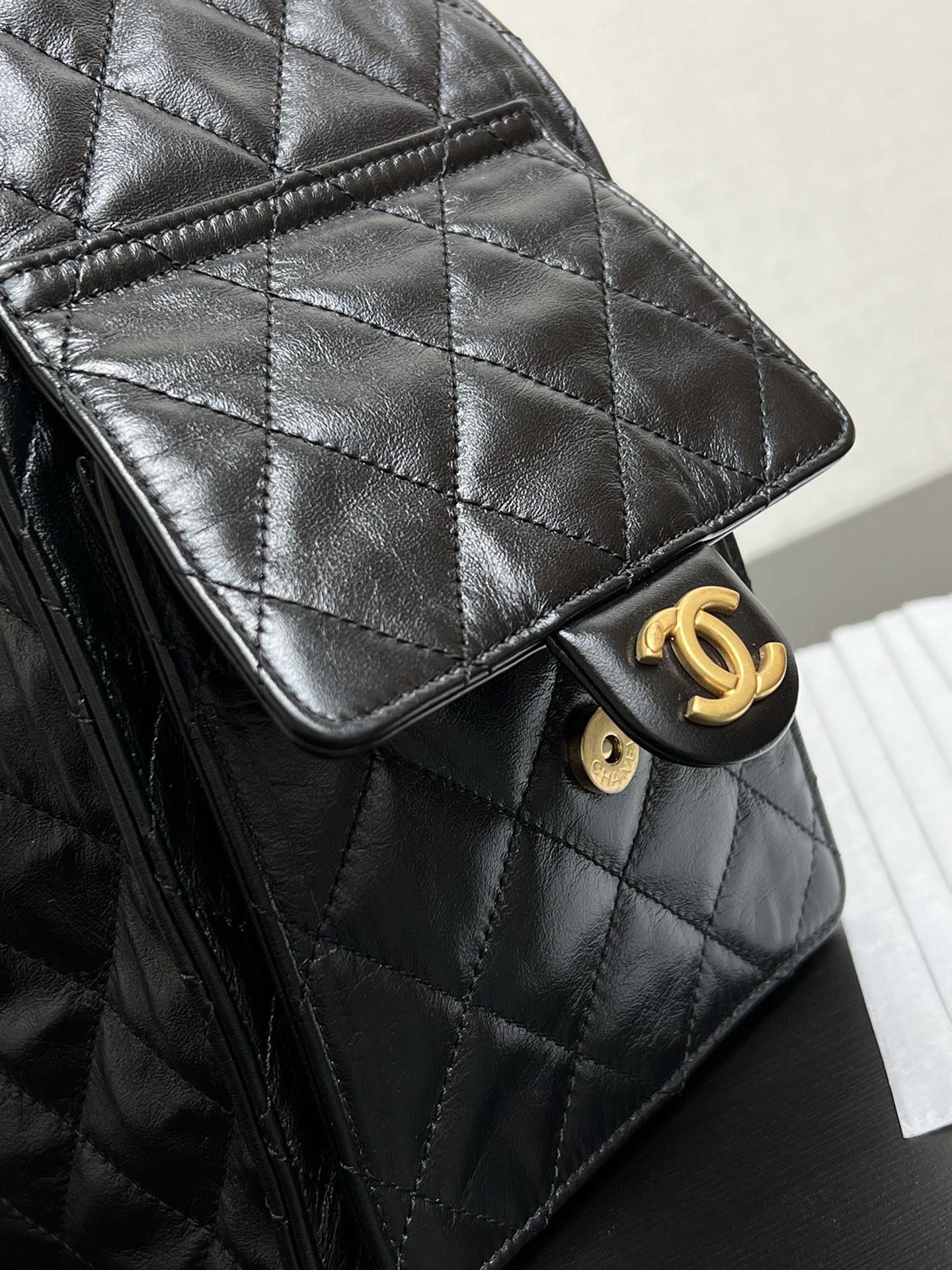 Chanel Chanel 25 large handbag, Grained calfskin & gold-tone black