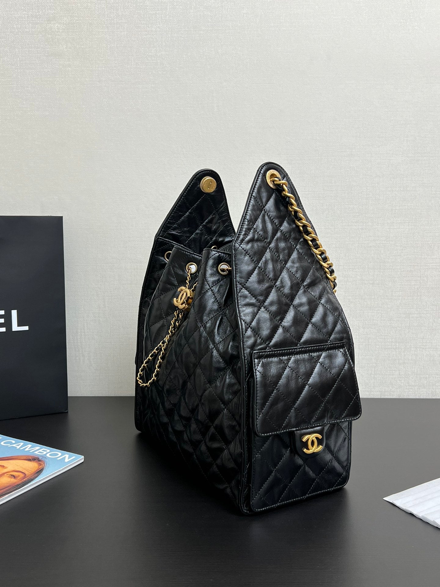 Chanel Chanel 25 large handbag, Grained calfskin & gold-tone black