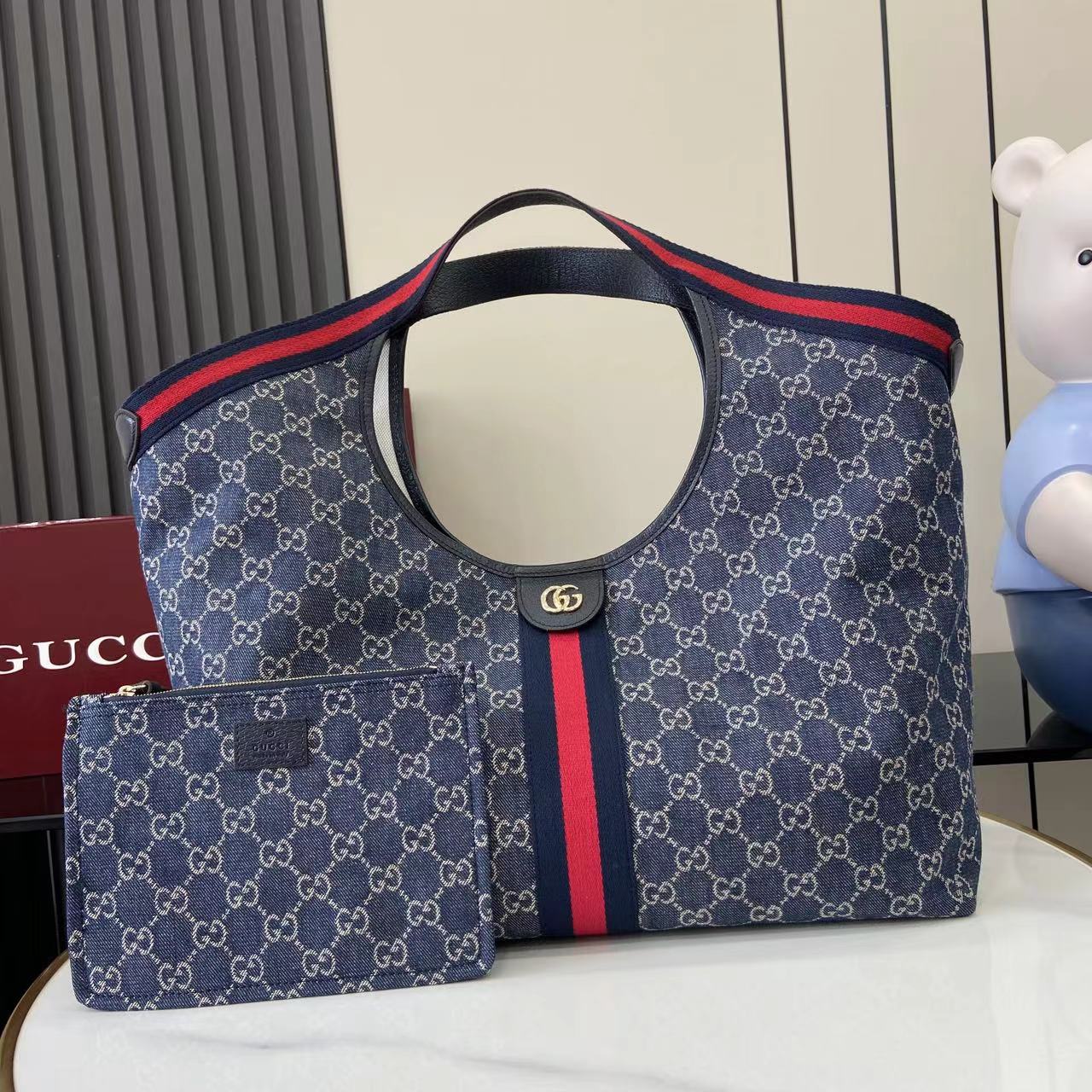 Gucci Gucci Giglio large tote bag in blue and white GG denim